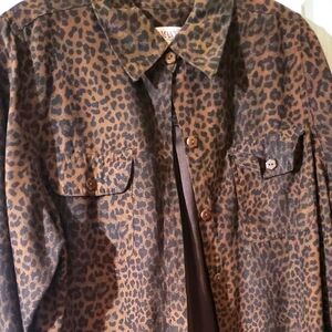 SIZE MEDIUM BROWN & BLACK ANIMAL PRINT SHIRT.